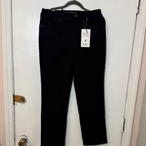 Gloria Vanderbild Women's Classic Black Straight Leg Jeans